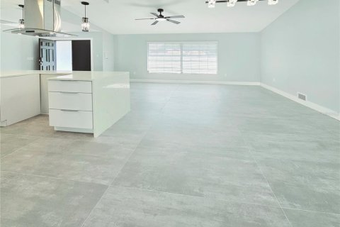 House in Port Charlotte, Florida 3 bedrooms, 160.72 sq.m. № 1910360 - photo 9