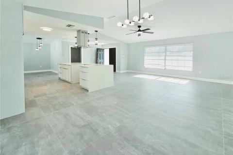 House in Port Charlotte, Florida 3 bedrooms, 160.72 sq.m. № 1910360 - photo 6