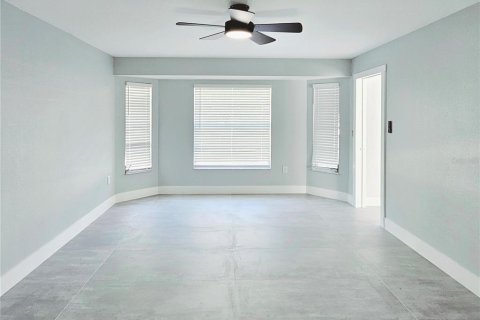 House in Port Charlotte, Florida 3 bedrooms, 160.72 sq.m. № 1910360 - photo 12
