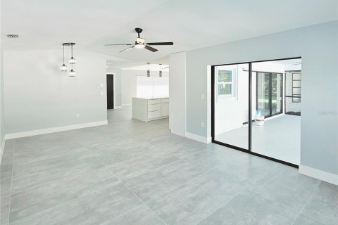 House in Port Charlotte, Florida 3 bedrooms, 160.72 sq.m. № 1910360 - photo 19