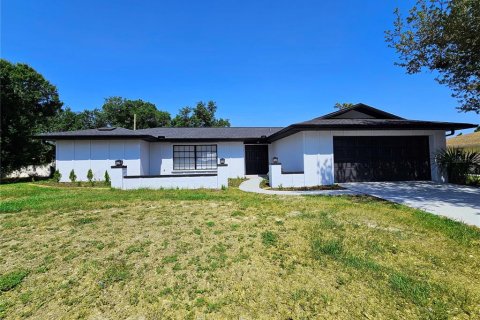 House in Port Charlotte, Florida 3 bedrooms, 160.72 sq.m. № 1910360 - photo 1