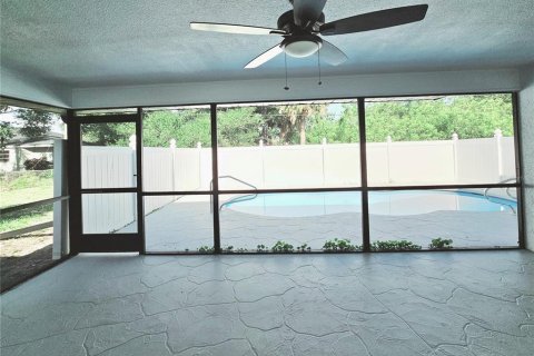 House in Port Charlotte, Florida 3 bedrooms, 160.72 sq.m. № 1910360 - photo 27