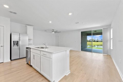 House in Wildwood, Florida 4 bedrooms, 146.79 sq.m. № 2200659 - photo 6