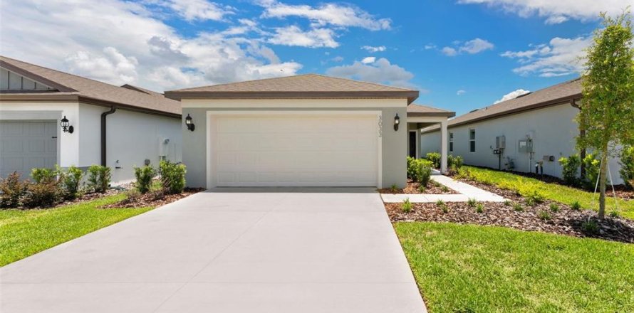 House in Wildwood, Florida 4 bedrooms, 146.79 sq.m. № 2200659