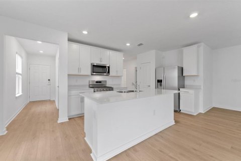House in Wildwood, Florida 4 bedrooms, 146.79 sq.m. № 2200659 - photo 3