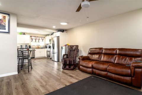 House in Englewood, Florida 4 bedrooms, 167.5 sq.m. № 1733381 - photo 15
