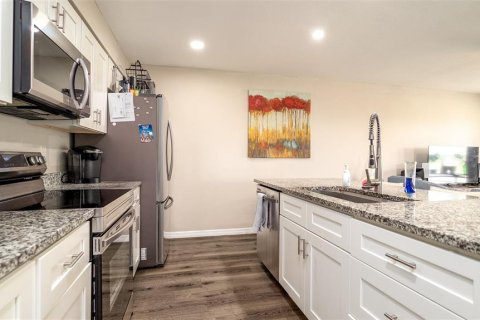 House in Englewood, Florida 4 bedrooms, 167.5 sq.m. № 1733381 - photo 14