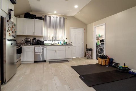 House in Englewood, Florida 4 bedrooms, 167.5 sq.m. № 1733381 - photo 10