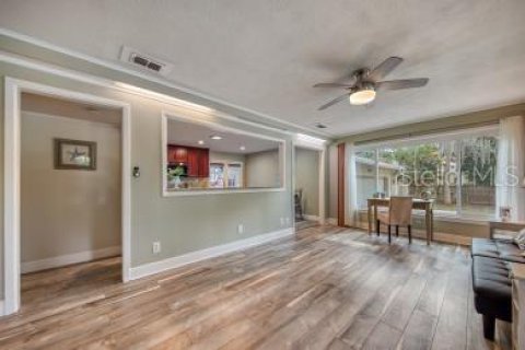 House in Clearwater, Florida 3 bedrooms, 115.94 sq.m. № 1781080 - photo 2