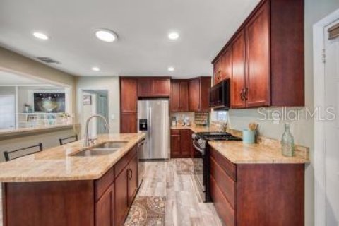 House in Clearwater, Florida 3 bedrooms, 115.94 sq.m. № 1781080 - photo 11
