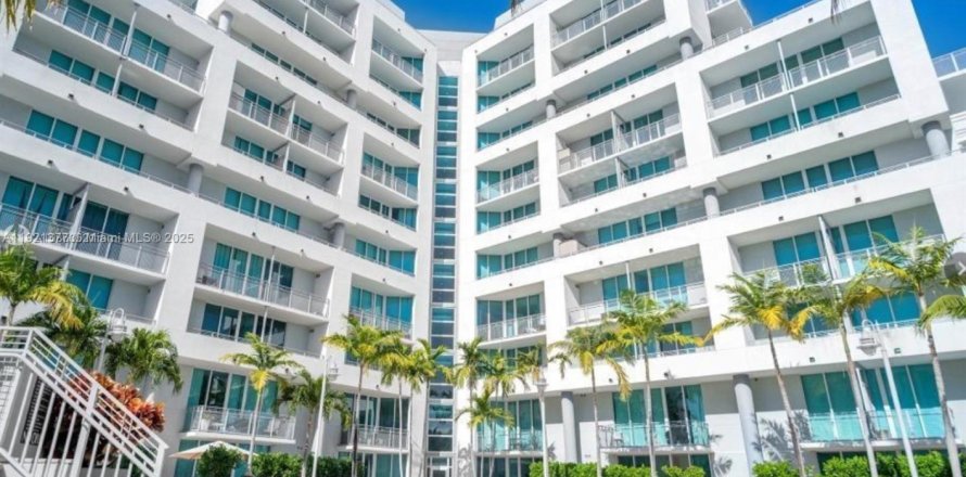 Кондоминиум с 1 спальней в Майами, Флорида № 1975504