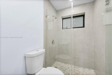 House in North Miami, Florida 4 bedrooms, 131.92 sq.m. № 1836016 - photo 10