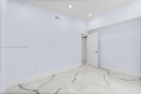 House in North Miami, Florida 4 bedrooms, 131.92 sq.m. № 1836016 - photo 22
