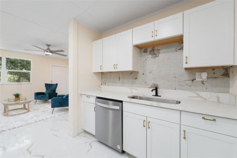 Villa ou maison à vendre à Melrose, Floride: 2 chambres, 94.76 m2 № 1915682 - photo 7