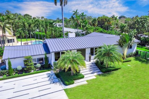 House in Biscayne Park, Florida 4 bedrooms, 225.29 sq.m. № 1684195 - photo 2