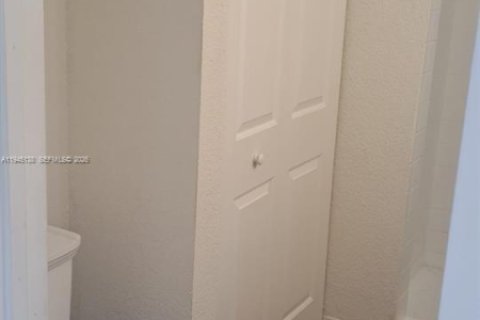 Condominio en alquiler en Sunrise, Florida, 2 dormitorios, 87.7 m2 № 2060164 - foto 20