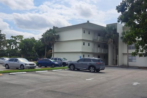 Condominio en alquiler en Sunrise, Florida, 2 dormitorios, 87.7 m2 № 2060164 - foto 9