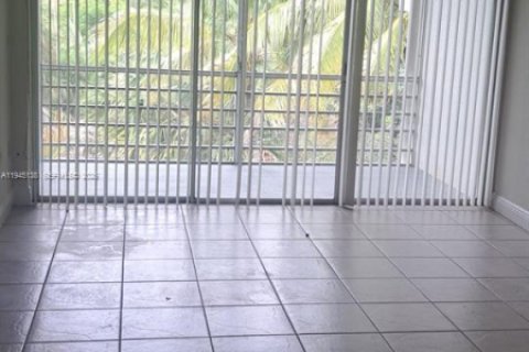 Condominio en alquiler en Sunrise, Florida, 2 dormitorios, 87.7 m2 № 2060164 - foto 25