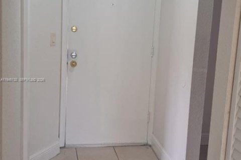 Condominio en alquiler en Sunrise, Florida, 2 dormitorios, 87.7 m2 № 2060164 - foto 17