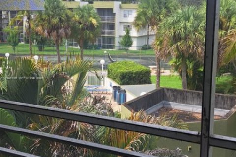 Condominio en alquiler en Sunrise, Florida, 2 dormitorios, 87.7 m2 № 2060164 - foto 12