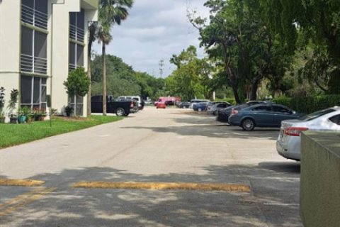 Condominio en alquiler en Sunrise, Florida, 2 dormitorios, 87.7 m2 № 2060164 - foto 4