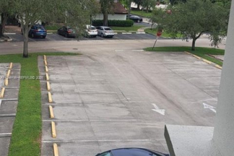 Condominio en alquiler en Sunrise, Florida, 2 dormitorios, 87.7 m2 № 2060164 - foto 29