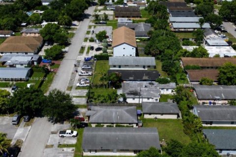 Immobilier commercial à vendre à Hollywood, Floride: 185.99 m2 № 2293929 - photo 9