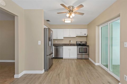 Casa en alquiler en Pinellas Park, Florida, 4 dormitorios, 115.38 m2 № 1902721 - foto 6