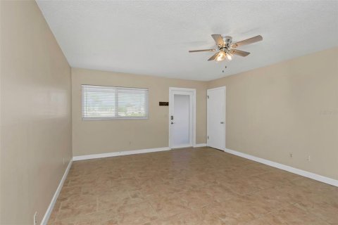 Casa en alquiler en Pinellas Park, Florida, 4 dormitorios, 115.38 m2 № 1902721 - foto 5
