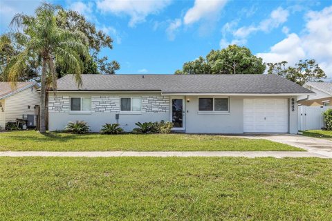 Casa en alquiler en Pinellas Park, Florida, 4 dormitorios, 115.38 m2 № 1902721 - foto 1