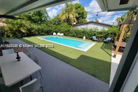 Casa en venta en North Miami, Florida, 4 dormitorios, 186.27 m2 № 1976127 - foto 13