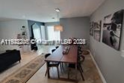 Casa en venta en North Miami, Florida, 4 dormitorios, 186.27 m2 № 1976127 - foto 30