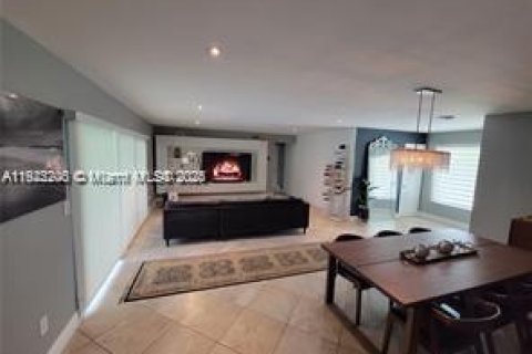 Casa en venta en North Miami, Florida, 4 dormitorios, 186.27 m2 № 1976127 - foto 25