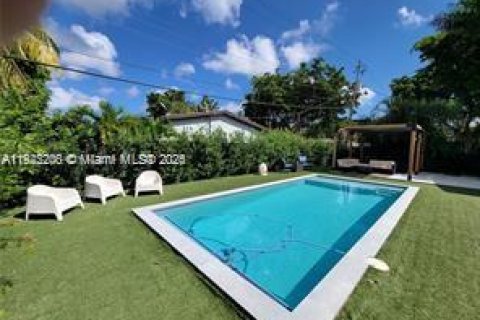 Casa en venta en North Miami, Florida, 4 dormitorios, 186.27 m2 № 1976127 - foto 19