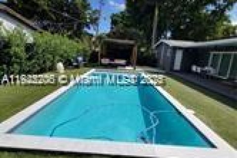 Casa en venta en North Miami, Florida, 4 dormitorios, 186.27 m2 № 1976127 - foto 18