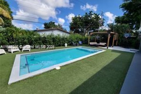 Casa en venta en North Miami, Florida, 4 dormitorios, 186.27 m2 № 1976127 - foto 23