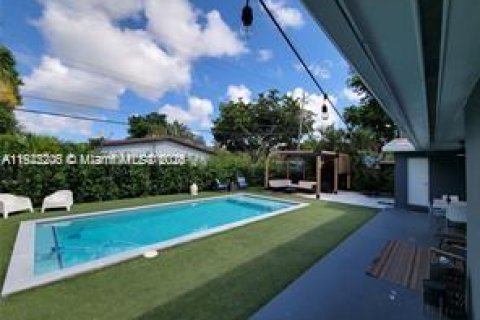 Casa en venta en North Miami, Florida, 4 dormitorios, 186.27 m2 № 1976127 - foto 24