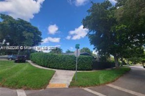 Casa en venta en North Miami, Florida, 4 dormitorios, 186.27 m2 № 1976127 - foto 8