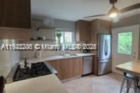 Casa en venta en North Miami, Florida, 4 dormitorios, 186.27 m2 № 1976127 - foto 4