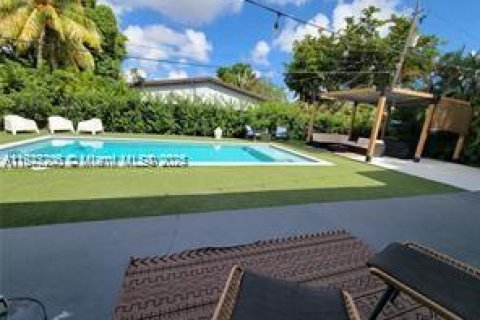 Casa en venta en North Miami, Florida, 4 dormitorios, 186.27 m2 № 1976127 - foto 16