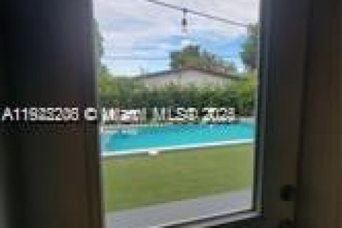 Casa en venta en North Miami, Florida, 4 dormitorios, 186.27 m2 № 1976127 - foto 6