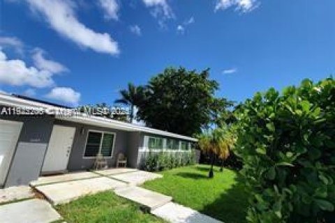 Casa en venta en North Miami, Florida, 4 dormitorios, 186.27 m2 № 1976127 - foto 10