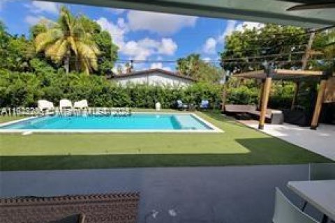 Casa en venta en North Miami, Florida, 4 dormitorios, 186.27 m2 № 1976127 - foto 15