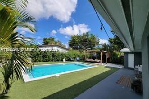 Casa en venta en North Miami, Florida, 4 dormitorios, 186.27 m2 № 1976127 - foto 17