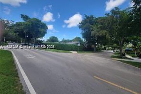 Casa en venta en North Miami, Florida, 4 dormitorios, 186.27 m2 № 1976127 - foto 7