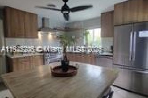 Casa en venta en North Miami, Florida, 4 dormitorios, 186.27 m2 № 1976127 - foto 21