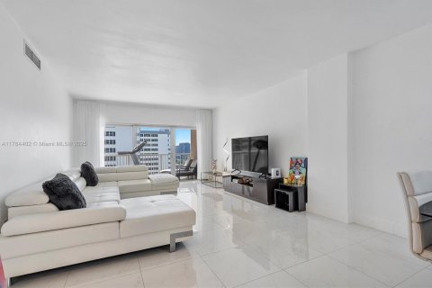 Condo in Hallandale Beach, Florida, 2 bedrooms  № 1940914 - photo 30