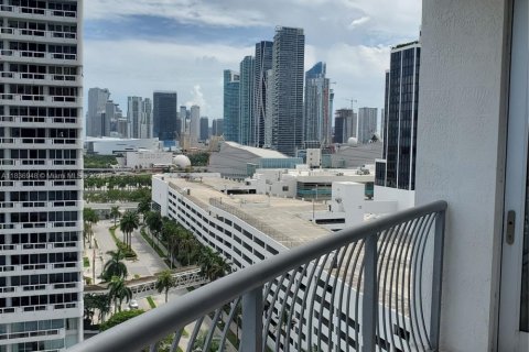 Condo in Miami, Florida, 2 bedrooms № 1822092 - photo 3