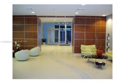 Condo in Miami, Florida, 2 bedrooms № 1822092 - photo 11