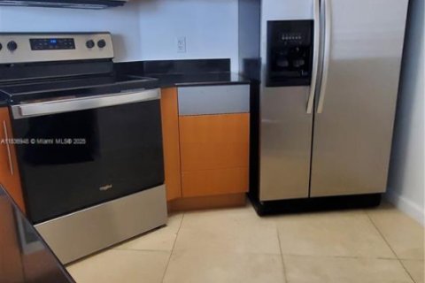 Condo in Miami, Florida, 2 bedrooms № 1822092 - photo 9